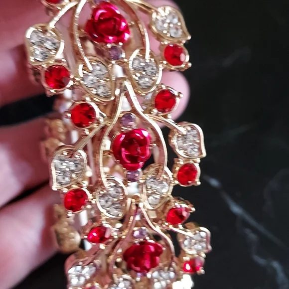 Rhinestones and Roses 🌹  goldtone bracelet,  vintage, EUC - Picture 7 of 9